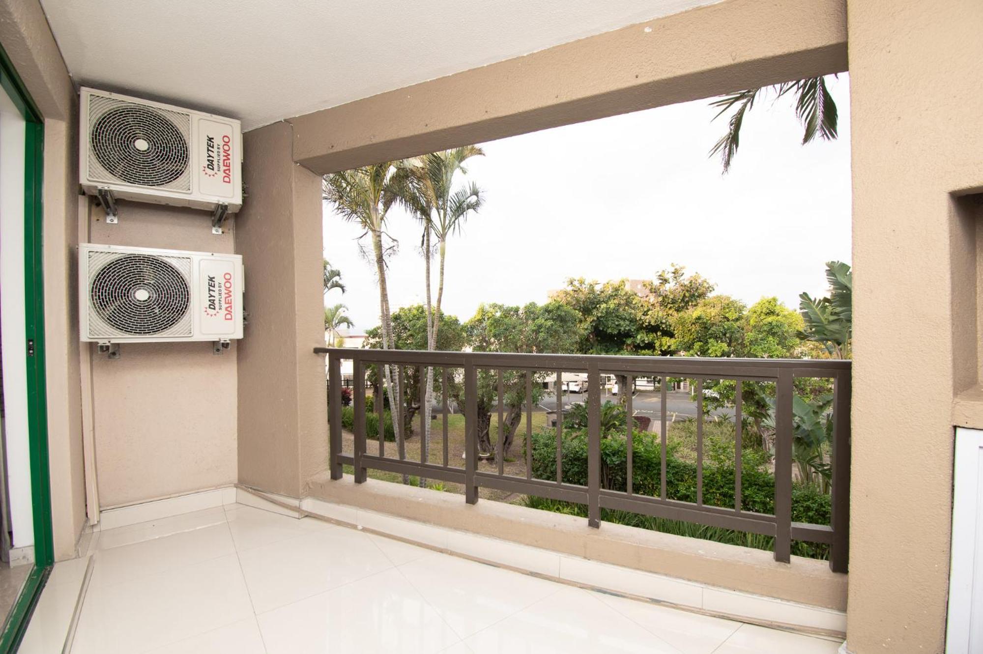 9 The Shades Umhlanga Rocks Apartamento Durban Exterior foto